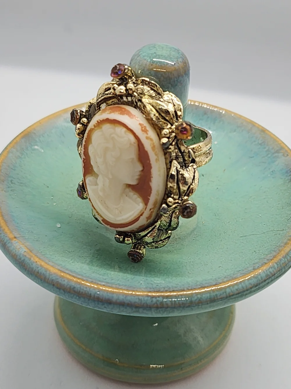 Gold-Tone Cameo Ring Size 8